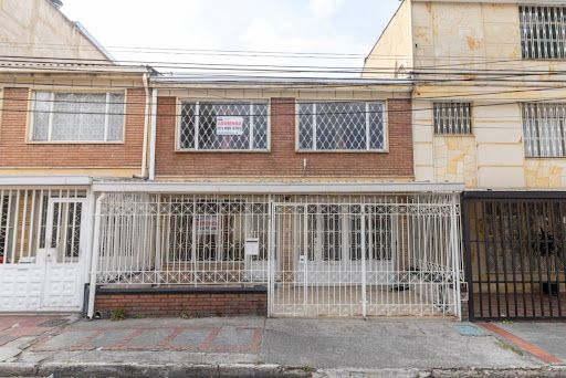 Casa en arriendo Cundinamarca Bogotá Ciudad Jardín Sur 213 m2 Habitaciones 5 Baños 4 Garajes 1 Precio $4000000