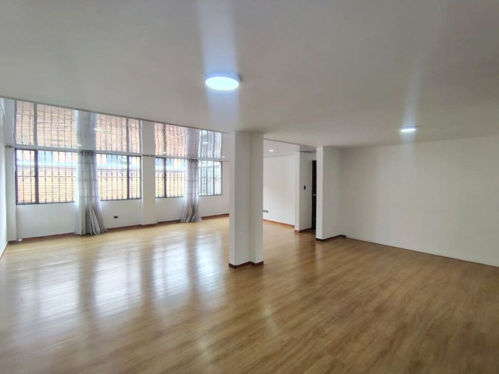 Oficina en arriendo Cundinamarca Bogotá Sears 130 m2 Habitaciones 0 Baños 2 Garajes 0 Precio $3500000
