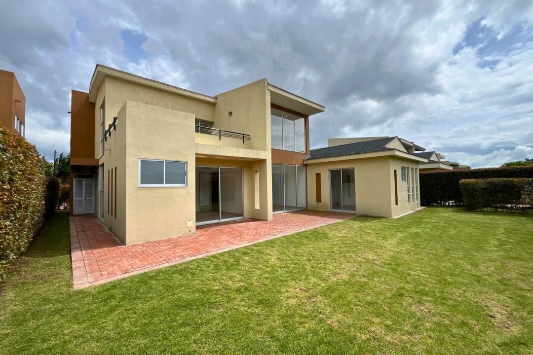 Casa en venta Cundinamarca Cajicá Br Pinar Del Campo 303 m2 Habitaciones 4 Baños 5 Garajes 3 Precio $1650000000