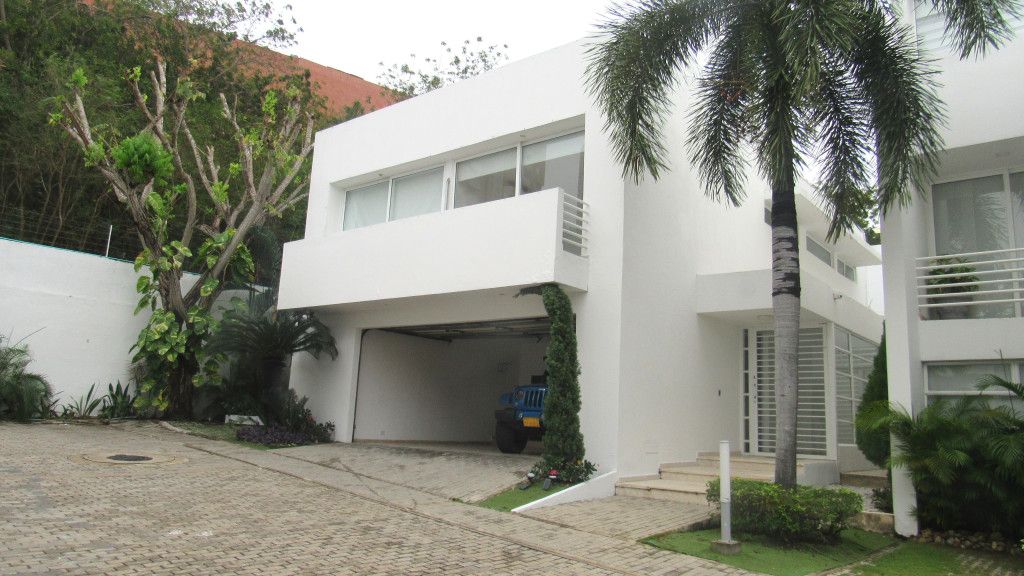 Casa en arriendo Atlántico Barranquilla Cr Florida Village 350 m2 Habitaciones 4 Baños 6 Garajes 3 Precio $15450000