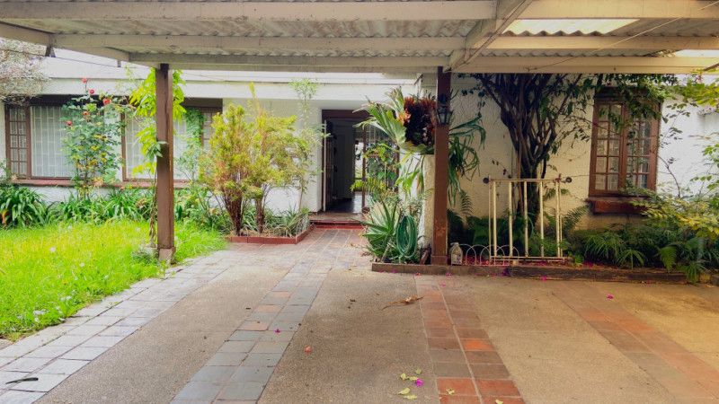 Casa en venta Cundinamarca Bogotá Los Naranjos 350 m2 Habitaciones 4 Baños 3 Garajes 3 Precio $1750000000