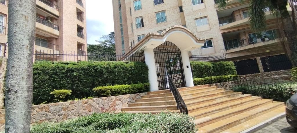 Apartamento en arriendo Valle Del Cauca Cali Terrón Colorado 350 m2 Habitaciones 3 Baños 3 Garajes 3 Precio $12000000