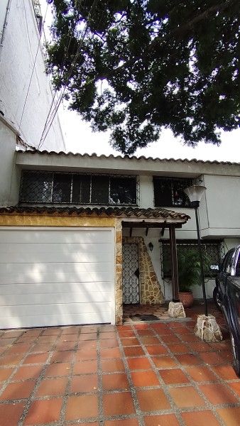 Casa en venta Valle Del Cauca Cali Prados Del Norte 250 m2 Habitaciones 3 Baños 4 Garajes 1 Precio $600000000