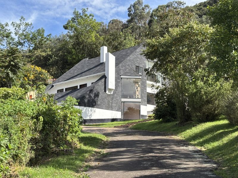 Casa en venta Cundinamarca Bogotá Torca 700 m2 Habitaciones 5 Baños 5 Garajes 6 Precio $2000000000