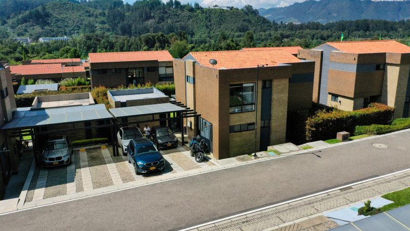 Casa en arriendo Cundinamarca Zipaquirá Zipaquira 221 m2 Habitaciones 4 Baños 5 Garajes 4 Precio $8500000