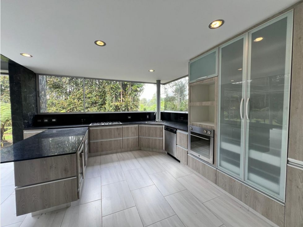 Casa en arriendo Antioquia Envigado Envigado 400 m2 Habitaciones 5 Baños 6 Garajes 2 Precio $15000000