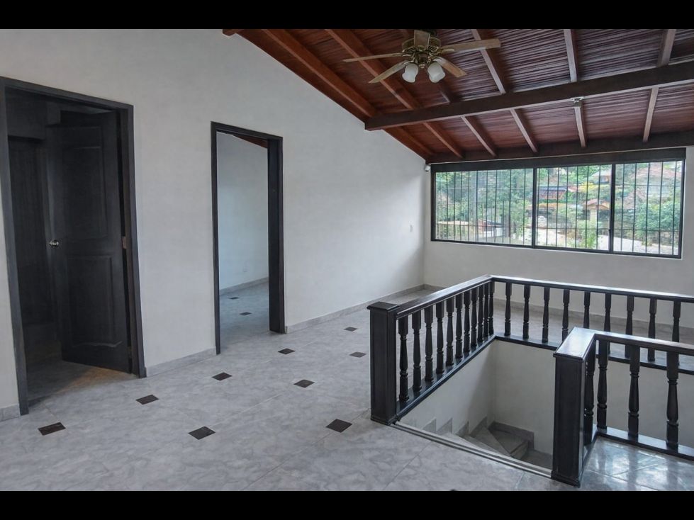 Casa en arriendo Antioquia Medellín La Mota 130 m2 Habitaciones 3 Baños 2 Garajes 1 Precio $3000000