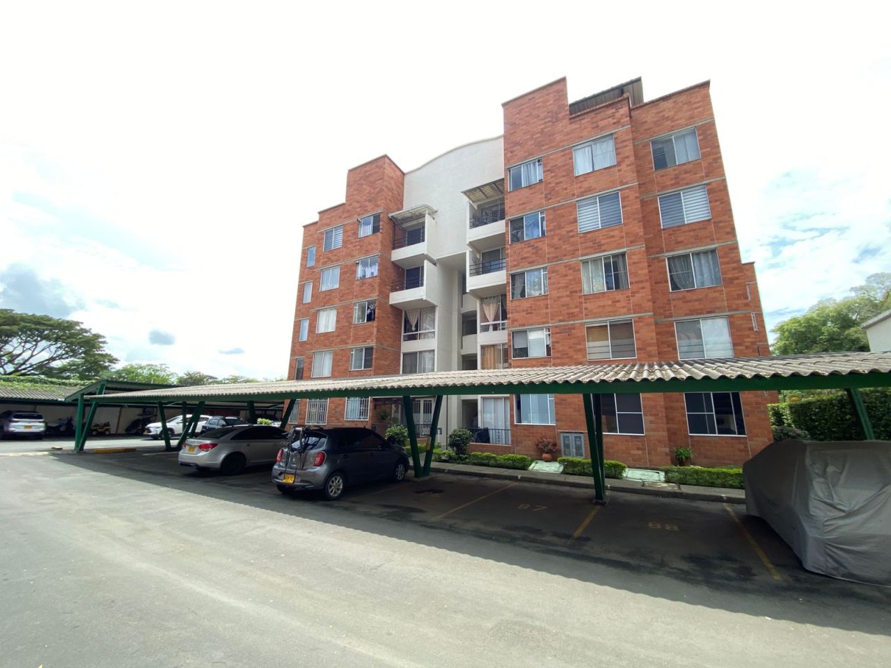 Apartamento en arriendo Valle Del Cauca Cali Los Portales - Nuevo Rey 94 m2 Habitaciones 4 Baños 3 Garajes 1 Precio $2000000