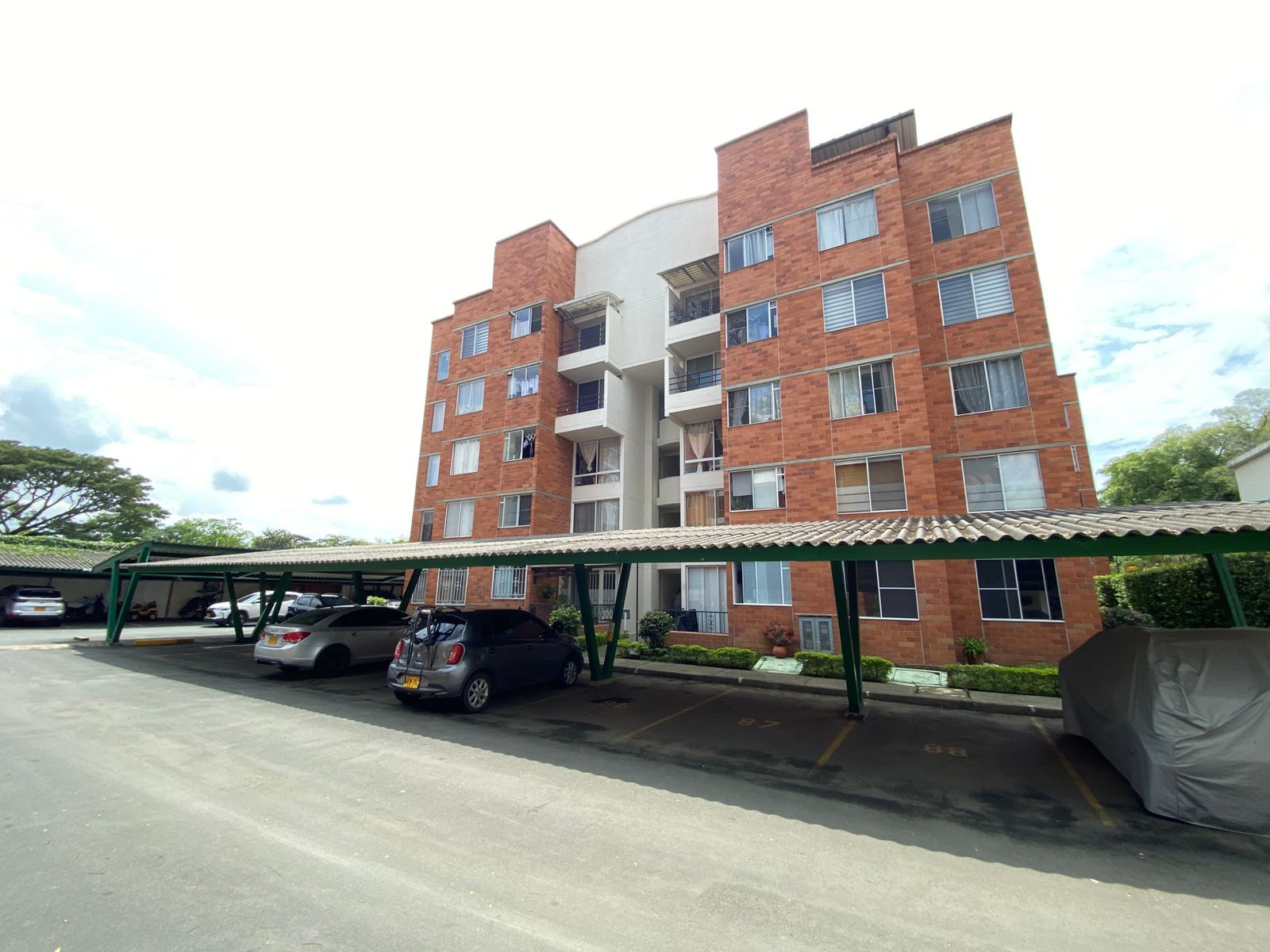 Apartamento en arriendo Valle Del Cauca Cali Los Portales - Nuevo Rey 94 m2 Habitaciones 4 Baños 3 Garajes 1 Precio $2000000