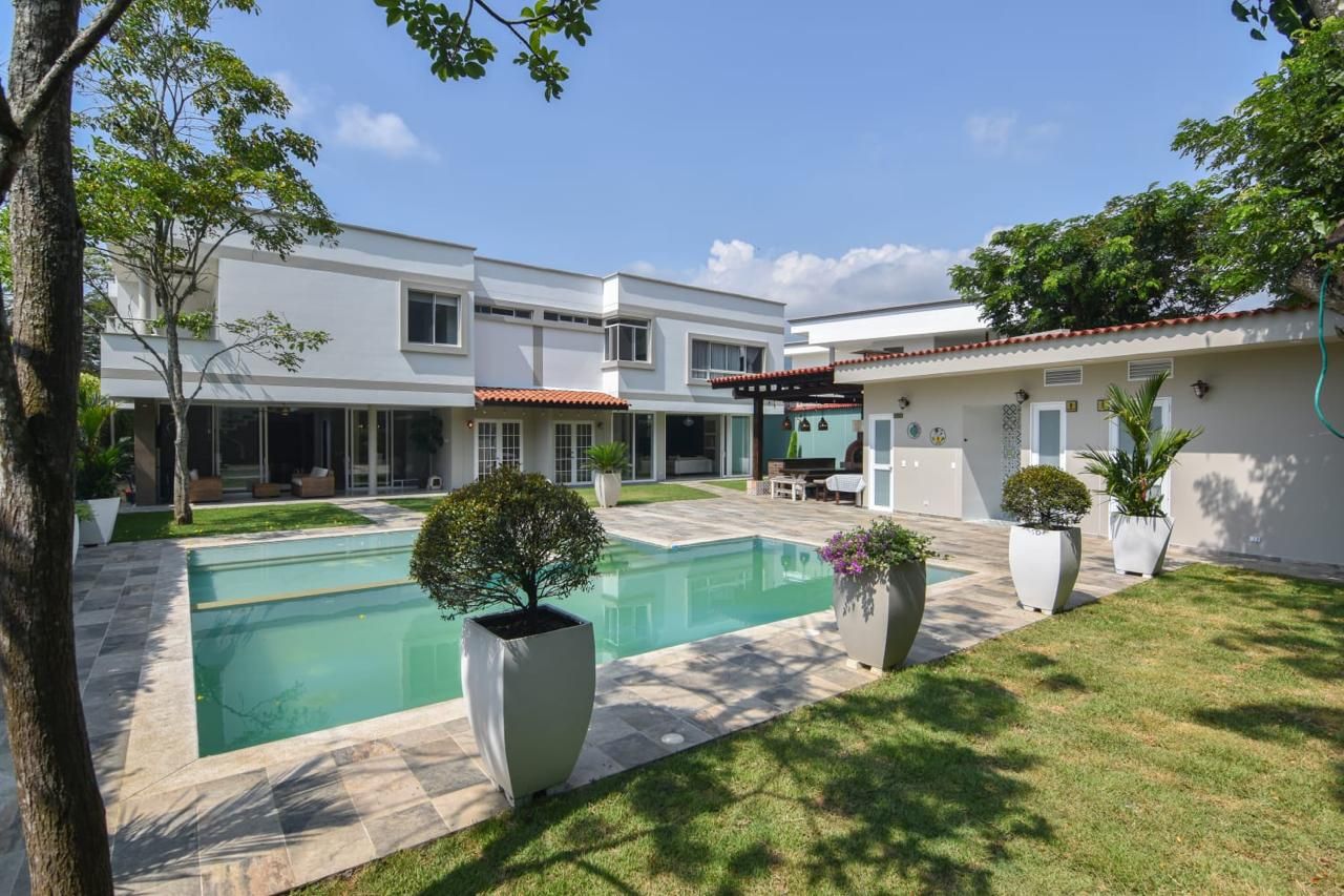 Casa en venta Valle Del Cauca Cali Parcelaciones Pance 600 m2 Habitaciones 10 Baños 10 Garajes 12 Precio $3800000000