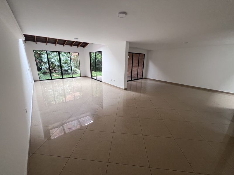 Casa en arriendo Antioquia Medellín La Linde 260 m2 Habitaciones 4 Baños 5 Garajes 2 Precio $9000000