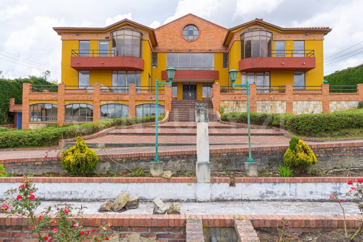 Casa en venta Cundinamarca La Calera La Calera 1500 m2 Habitaciones 3 Baños 6 Garajes 10 Precio $4500000000