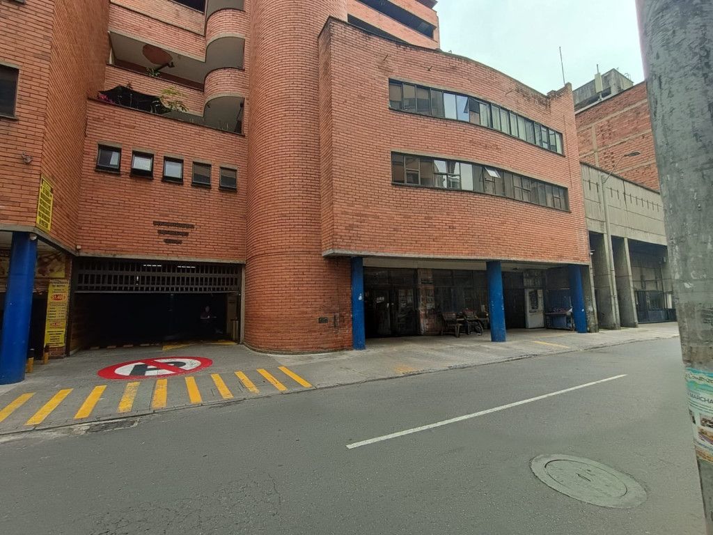 Consultorio en venta Antioquia Medellín Astorga 1810 m2 Habitaciones 0 Baños 12 Garajes 28 Precio $7050000000