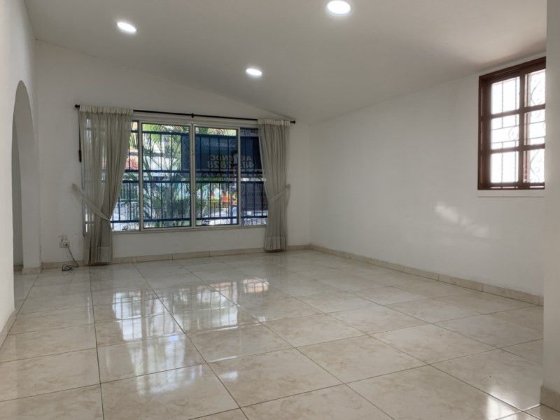 Casa en venta Valle Del Cauca Cali Prados Del Norte 264 m2 Habitaciones 3 Baños 3 Garajes 2 Precio $525000000