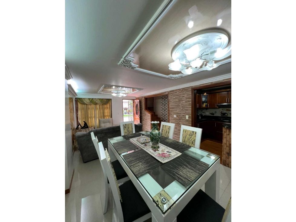 Casa en venta Antioquia Medellín La Gloria 225 m2 Habitaciones 4 Baños 3 Garajes 1 Precio $1400000000