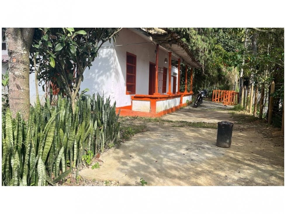 Lote en venta Antioquia Envigado La Inmaculada 200 m2 Habitaciones 0 Baños 1 Garajes 2 Precio $2500000000