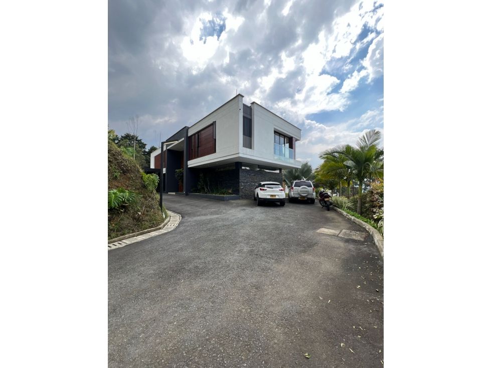 Casa en arriendo Antioquia Medellín El Tesoro 700 m2 Habitaciones 5 Baños 4 Garajes 5 Precio $45000000