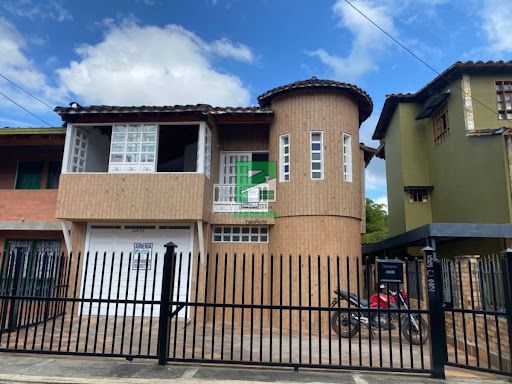 Casa en arriendo Antioquia Rionegro San Antonio 300 m2 Habitaciones 6 Baños 4 Garajes 4 Precio $4000000