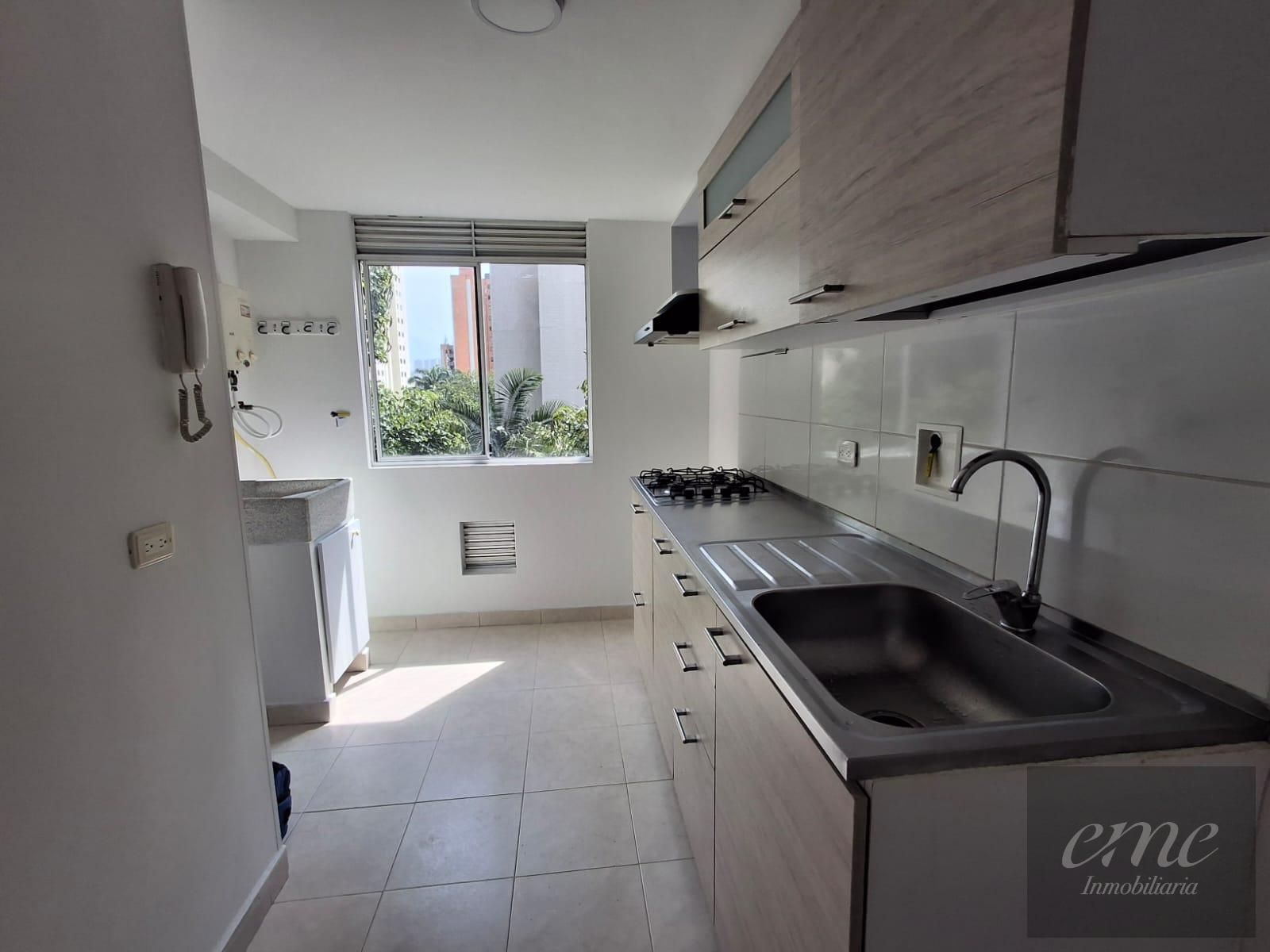 Apartamento en arriendo Antioquia Medellín Loma De Los Bernal 68 m2 Habitaciones 2 Baños 2 Garajes 1 Precio $3100000