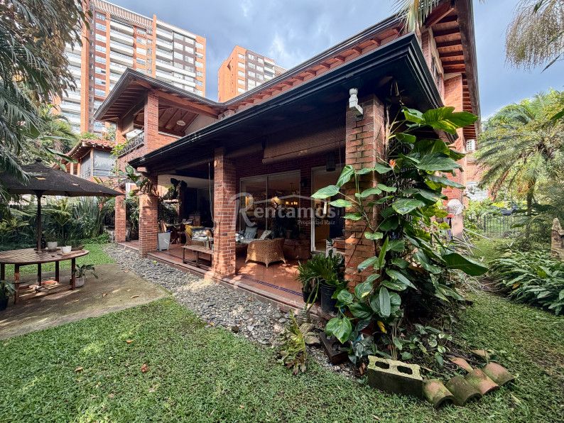 Casa en venta Antioquia Envigado Zúñiga 350 m2 Habitaciones 3 Baños 4 Garajes 4 Precio $2450000000
