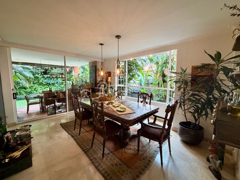 Casa en venta Antioquia Envigado Zúñiga 350 m2 Habitaciones 3 Baños 4 Garajes 4 Precio $2450000000