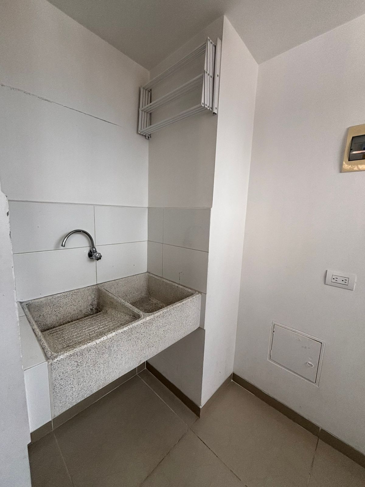 Apartamento en arriendo Antioquia Envigado Uribe Ángel 102 m2 Habitaciones 3 Baños 2 Garajes 2 Precio $4500000