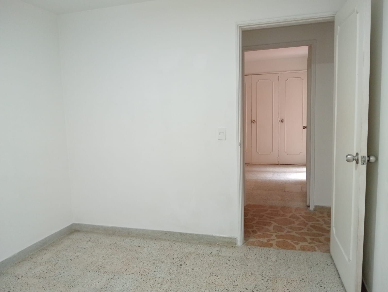 Apartamento en arriendo Antioquia Medellín San Benito 240 m2 Habitaciones 4 Baños 3 Garajes 2 Precio $4500000