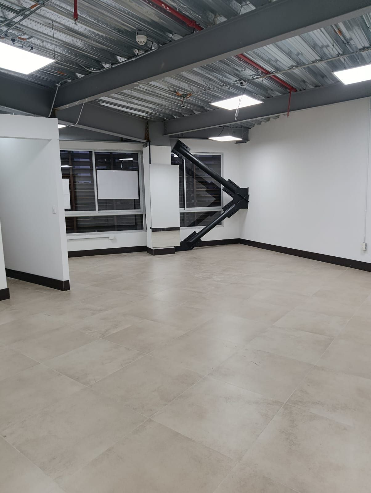 Oficina en arriendo o venta Risaralda Pereira Pinares De San Martin 50 m2 Habitaciones 0 Baños 1 Garajes 1 Precio venta $320000000 Precio arriendo $4100000