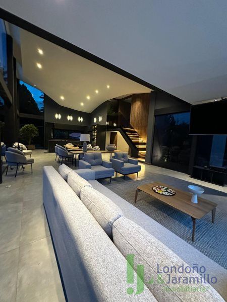 Casa en venta Antioquia Guarne Centro 5 m2 Habitaciones 4 Baños 4 Garajes 10 Precio $2600000000