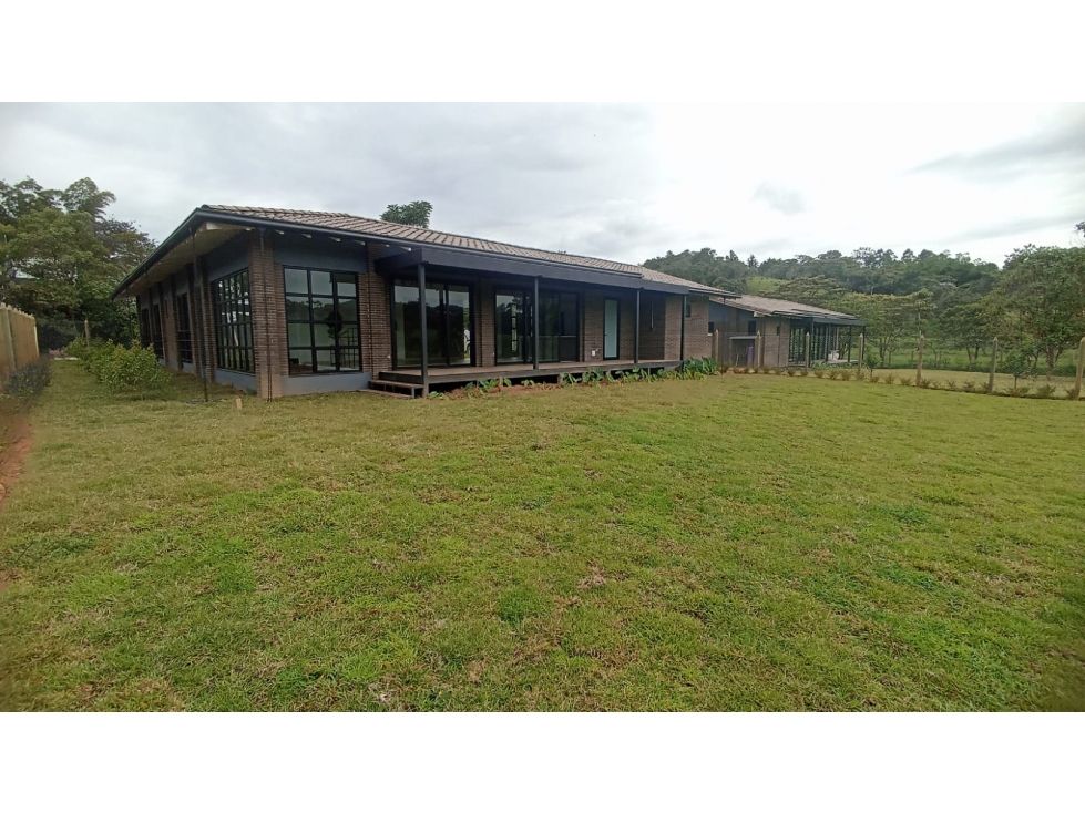 Casa Campestre en arriendo Antioquia Rionegro Belchite 350 m2 Habitaciones 4 Baños 5 Garajes 4 Precio $12500000