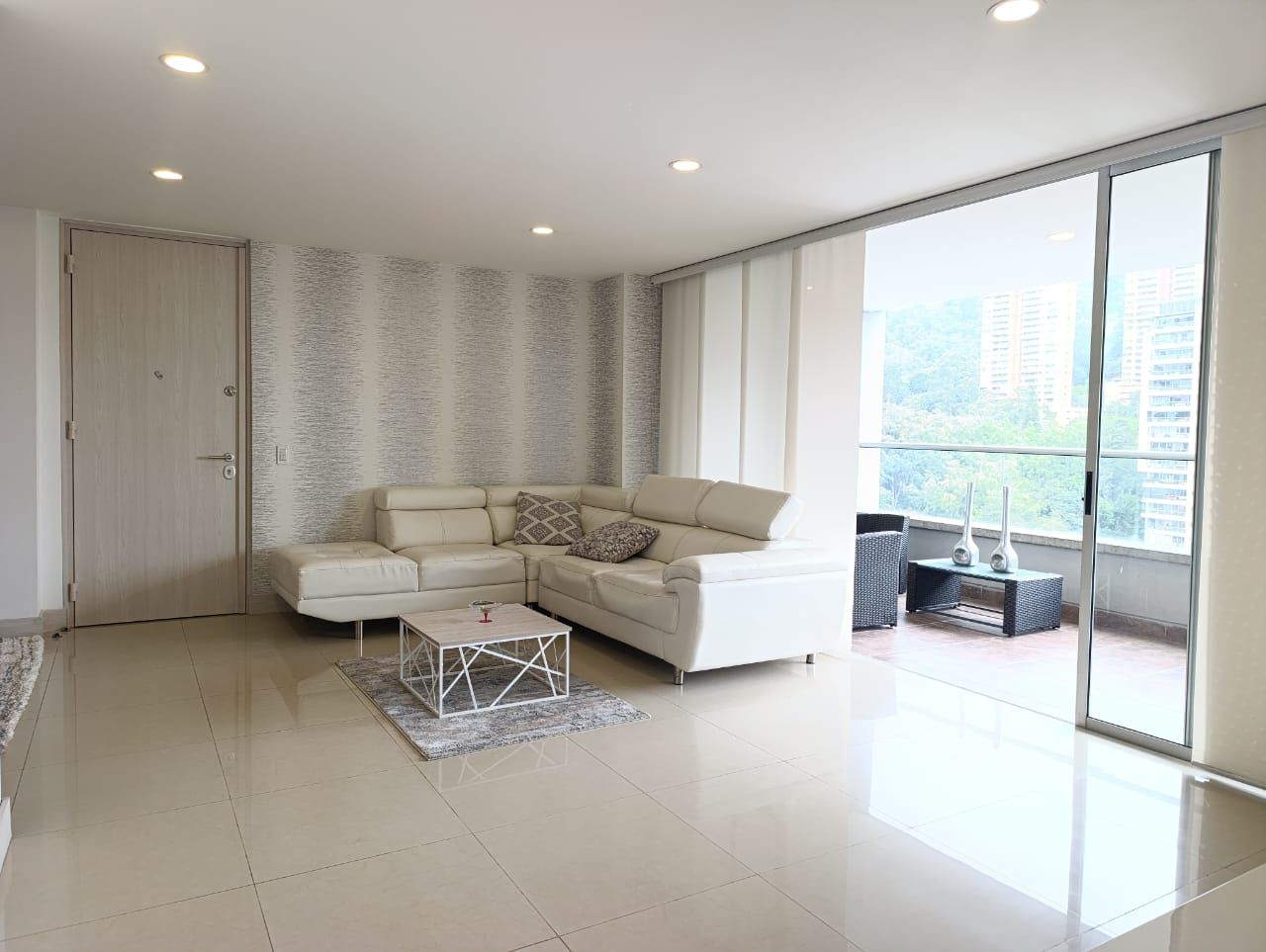 Apartamento en arriendo Antioquia Medellín San Lucas 126 m2 Habitaciones 3 Baños 2 Garajes 2 Precio $9350000