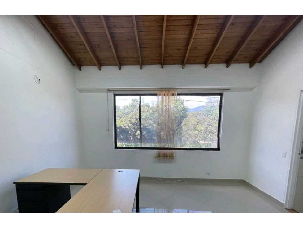 Oficina en arriendo Antioquia Medellín Los Conquistadores 24 m2 Habitaciones 0 Baños 1 Garajes 0 Precio $2200000
