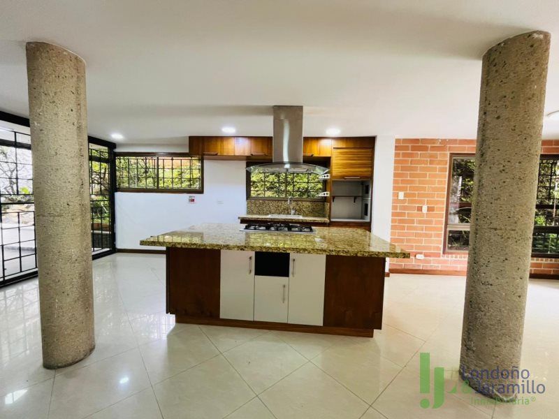 Casa en arriendo Antioquia Sabaneta Calle Larga 217 m2 Habitaciones 3 Baños 4 Garajes 4 Precio $8500000