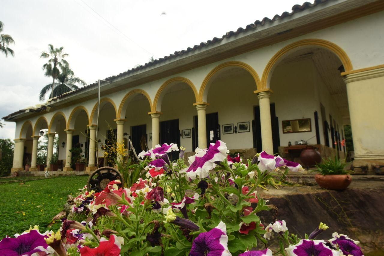 Finca en venta Cundinamarca El Colegio El Colegio 450 m2 Habitaciones 8 Baños 4 Garajes 10 Precio $3500000000