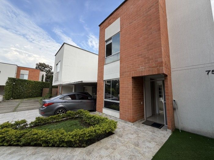 Casa en venta Valle Del Cauca Jamundí Br Senderos De La Morada 160 m2 Habitaciones 4 Baños 5 Garajes 4 Precio $750000000
