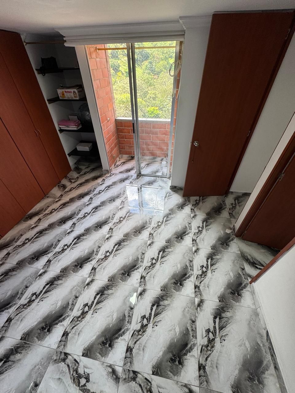 Apartamento en arriendo Antioquia Medellín Loma De Los Bernal 85 m2 Habitaciones 3 Baños 2 Garajes 1 Precio $3000000