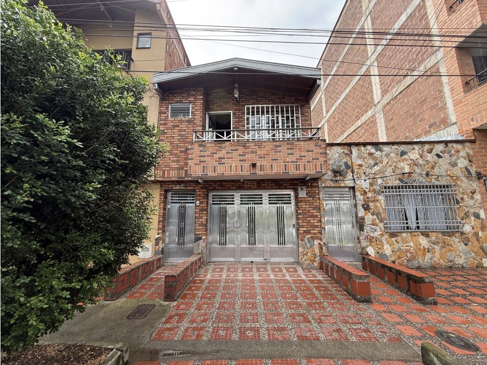 Casa en venta Antioquia Envigado Los Naranjos 215 m2 Habitaciones 4 Baños 3 Garajes 1 Precio $890000000
