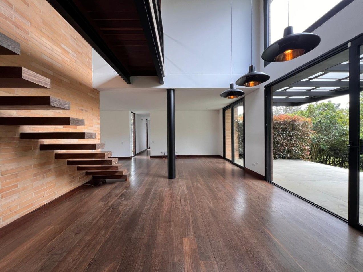 Casa en arriendo Antioquia Envigado Cumbres 340 m2 Habitaciones 3 Baños 4 Garajes 2 Precio $13800000