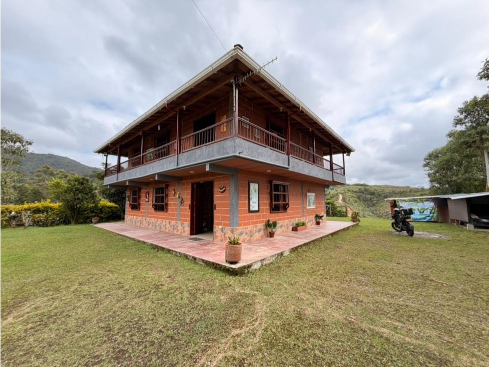 Finca en venta Antioquia San Vicente San Vicente 273 m2 Habitaciones 4 Baños 5 Garajes 10 Precio $980000000