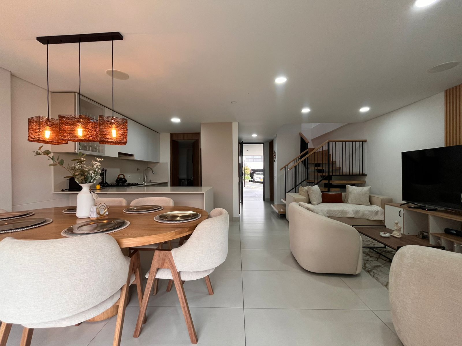 Casa en arriendo o venta Antioquia Envigado Loma Del Atravesado 168 m2 Habitaciones 3 Baños 4 Garajes 4 Precio venta $1700000000 Precio arriendo $10300000