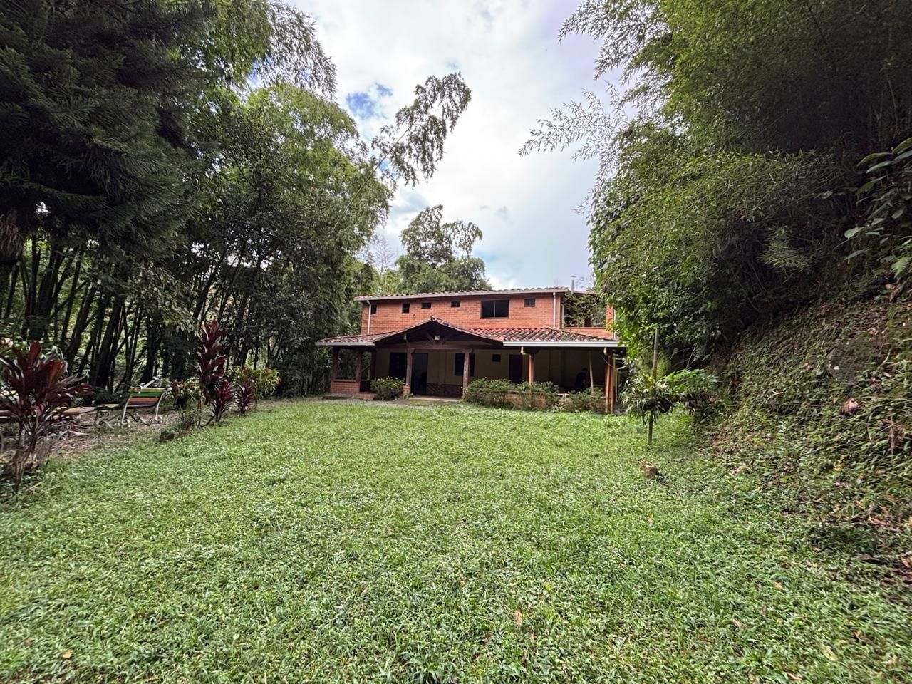 Finca en arriendo Antioquia Envigado El Salado 400 m2 Habitaciones 5 Baños 4 Garajes 5 Precio $9000000