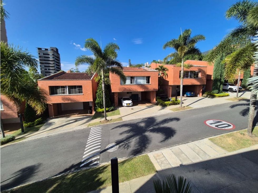 Casa en venta Antioquia Envigado Zúñiga 295 m2 Habitaciones 4 Baños 5 Garajes 4 Precio $2400000000