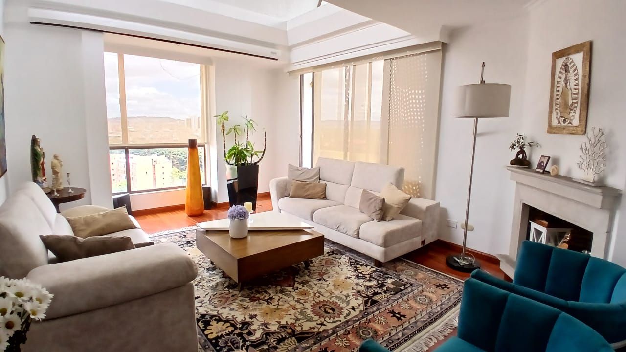 Apartamento en venta Cundinamarca Bogotá Santa Barbara Central 219 m2 Habitaciones 3 Baños 5 Garajes 3 Precio $1350000000