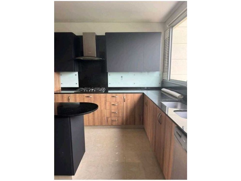 Apartamento en venta Antioquia Medellín Medellín 272 m2 Habitaciones 3 Baños 5 Garajes 3 Precio $2380000000