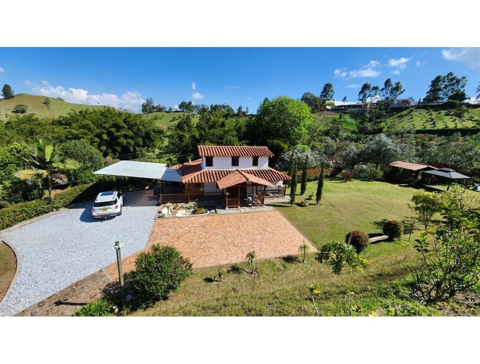 Finca en venta Antioquia Rionegro Cuatro Esquinas 250 m2 Habitaciones 4 Baños 4 Garajes 1 Precio $1500000000
