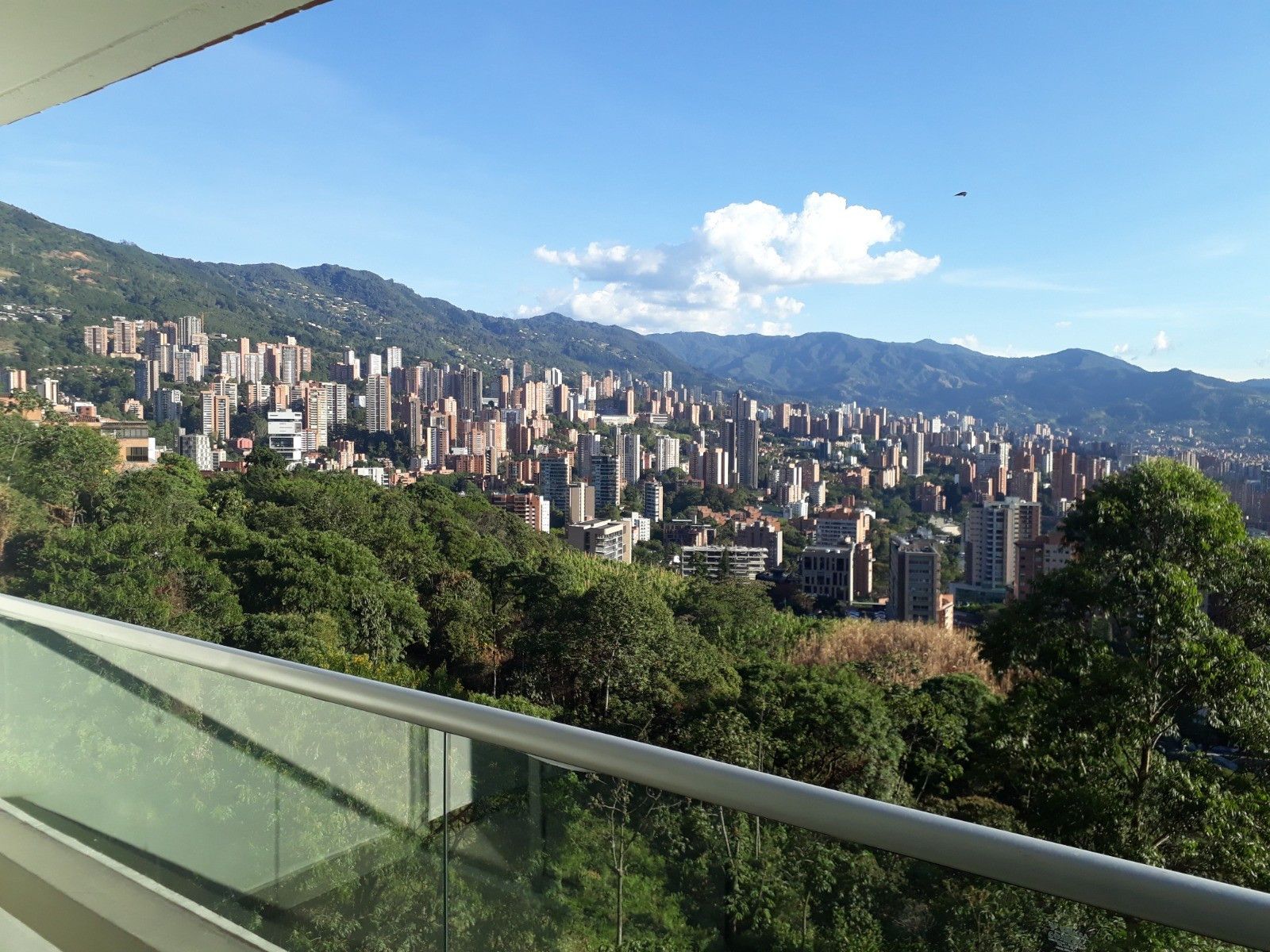 Apartaestudio en arriendo Antioquia Medellín Asomadera No2 55 m2 Habitaciones 1 Baños 2 Garajes 1 Precio $4000000