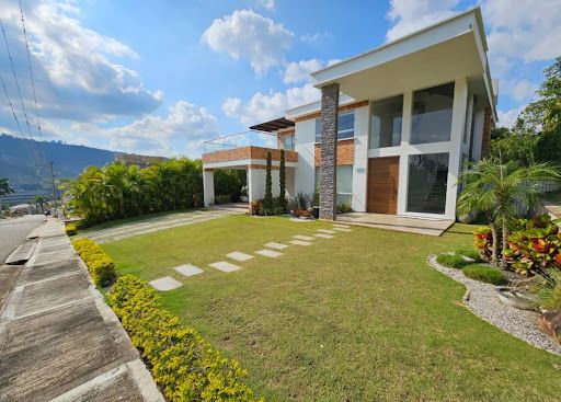 Casa en arriendo Santander Floridablanca Molinos Altos 450 m2 Habitaciones 5 Baños 6 Garajes 1 Precio $10300000