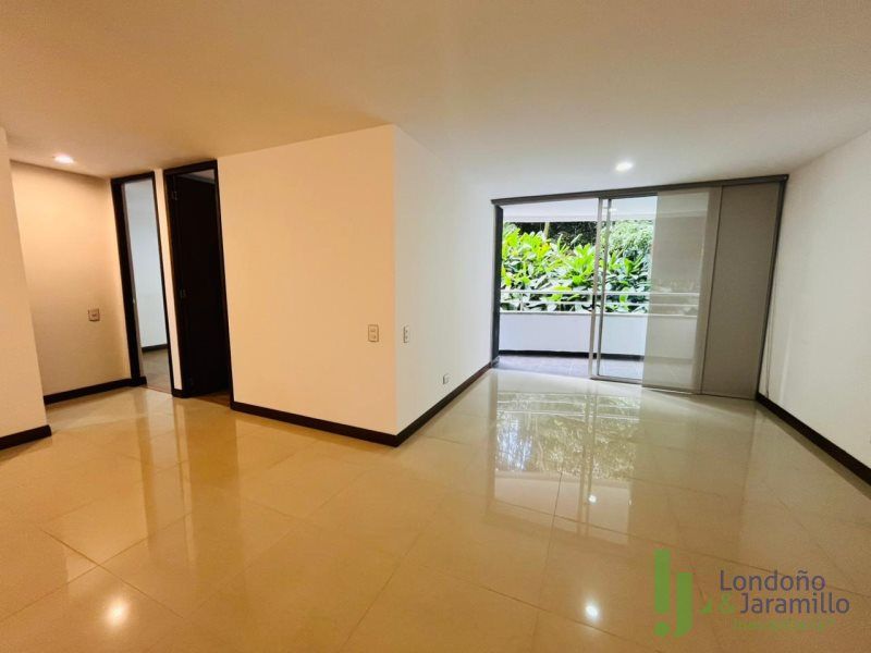 Apartamento en arriendo Antioquia Envigado Uribe Ángel 70 m2 Habitaciones 2 Baños 2 Garajes 2 Precio $3800000