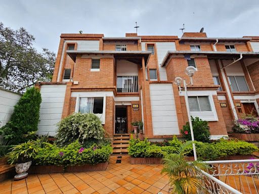 Casa en arriendo Santander Bucaramanga Pan De Azucar 230 m2 Habitaciones 5 Baños 4 Garajes 1 Precio $4875000