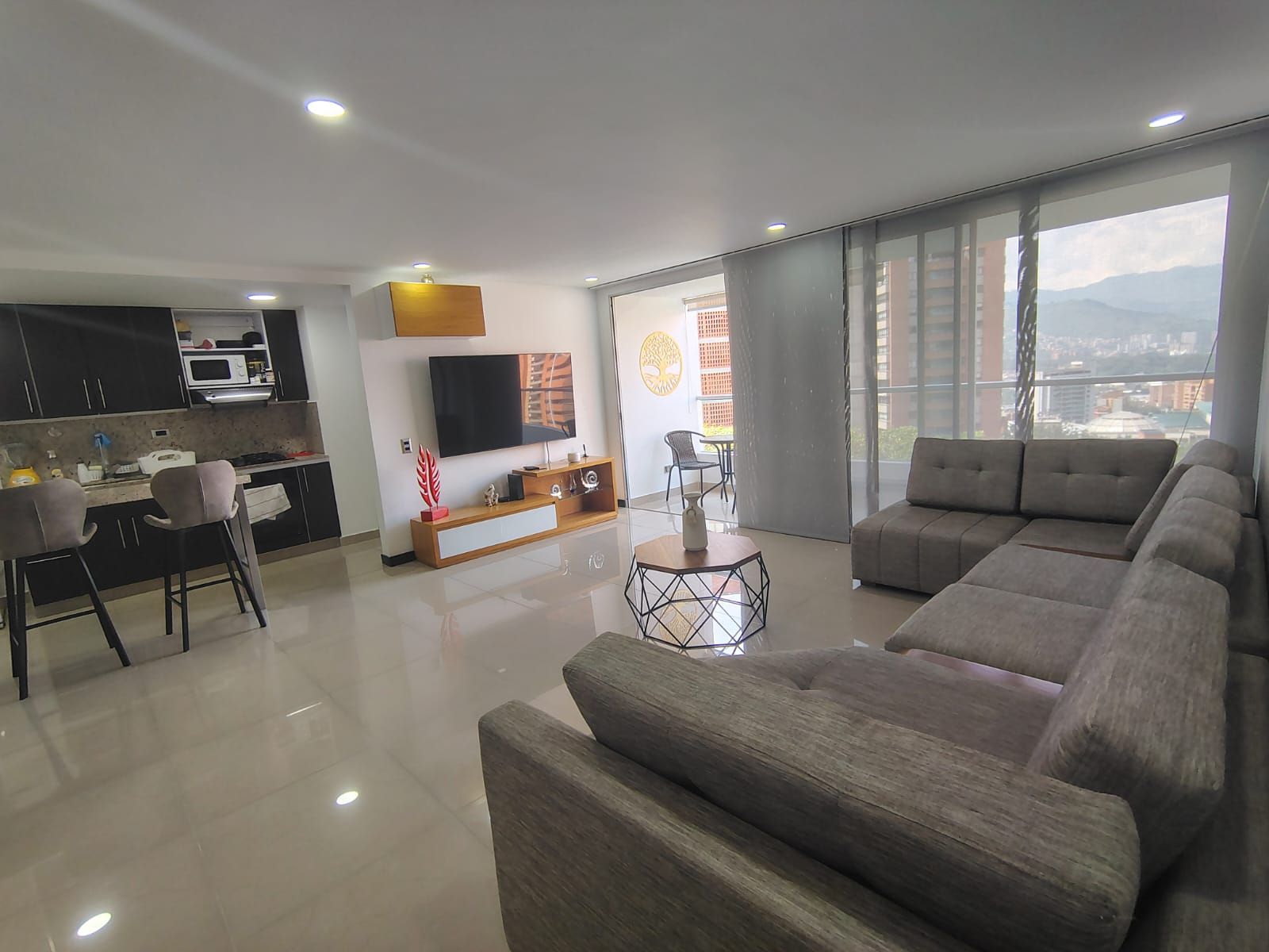 Apartamento en arriendo Antioquia Medellín Los Balsos No 1 86 m2 Habitaciones 2 Baños 2 Garajes 2 Precio $8200000